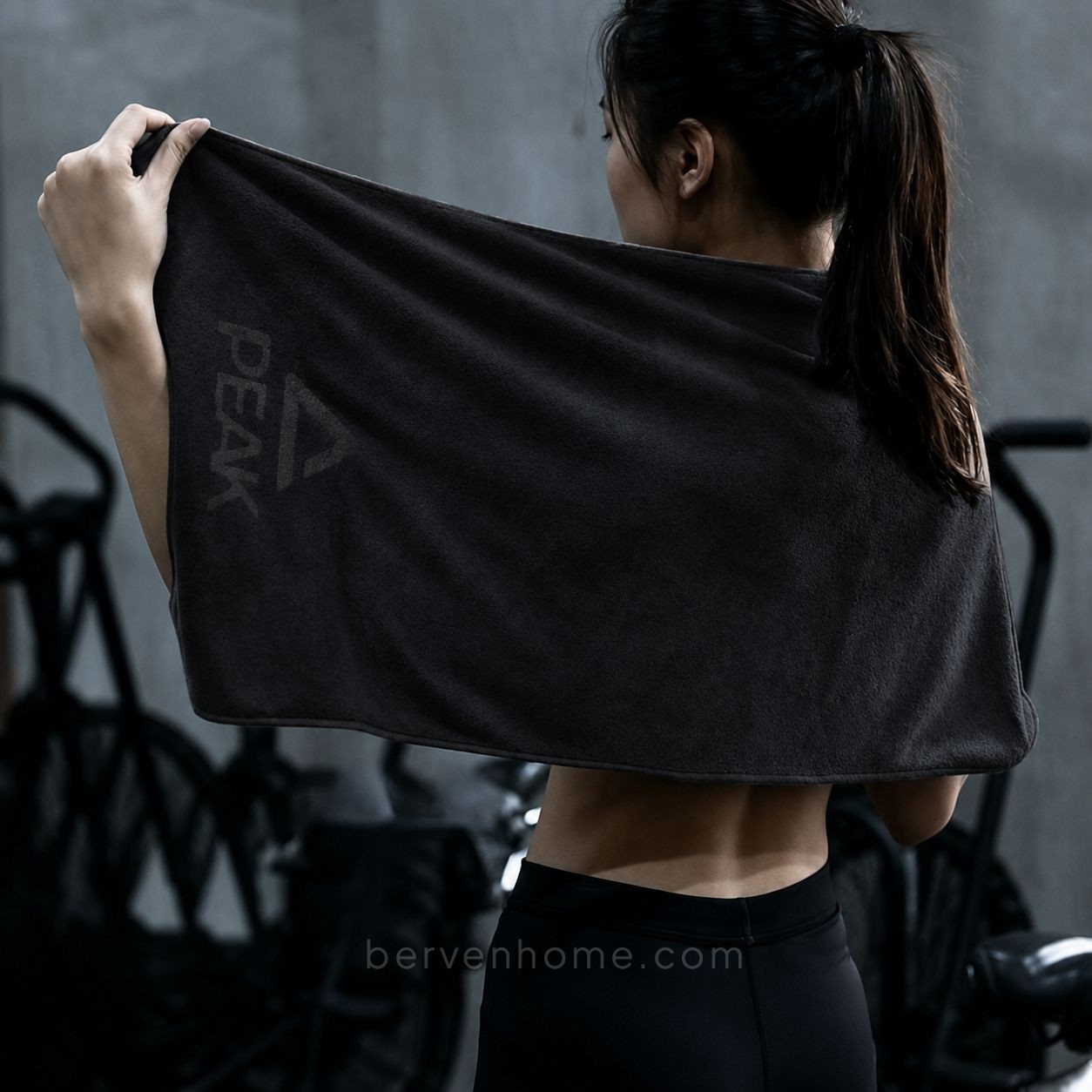 حوله باشگاهی نانو میکروفایبر مدل PEAK سایز 50*90